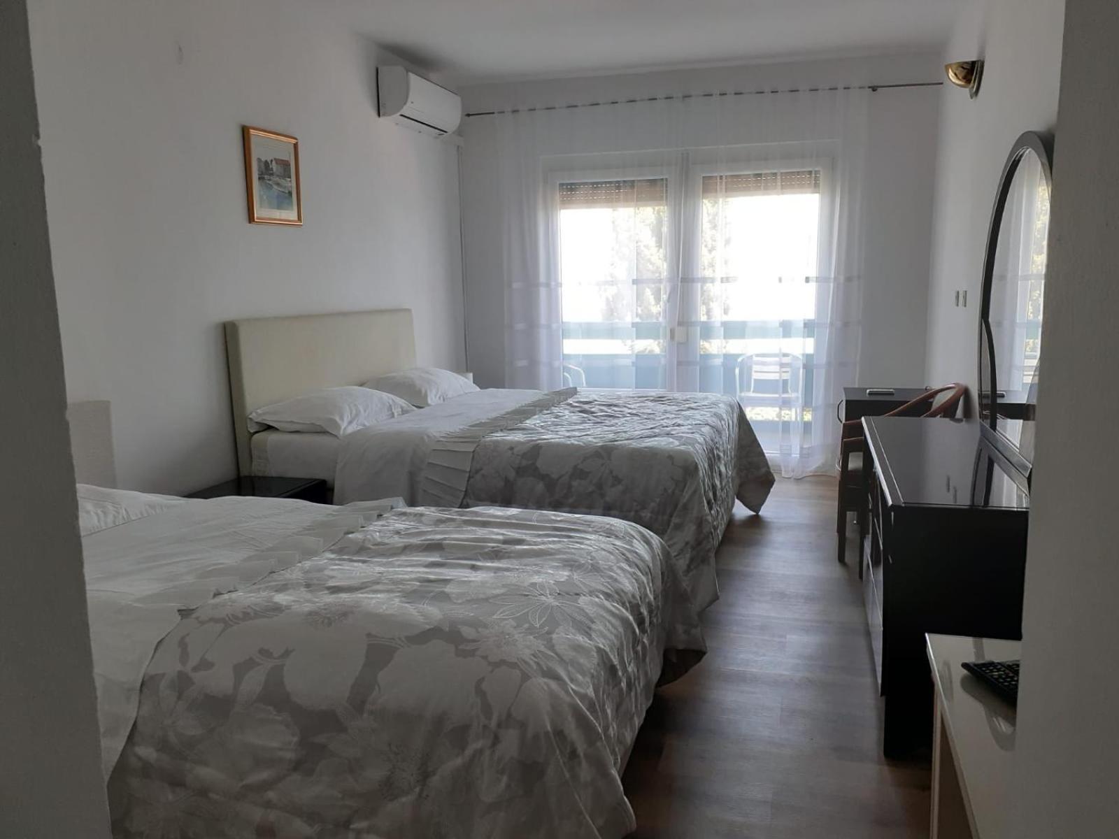 סלאטינה Hotel Marco Polo מראה חיצוני תמונה